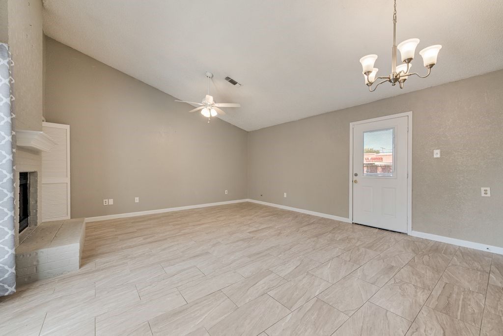 905 Cedarland Boulevard, Arlington, TX 76011 — photo 5