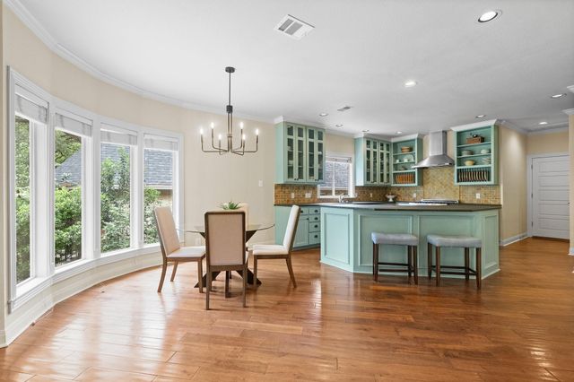 5302 N Scout Island CIR, Austin, TX 78731
