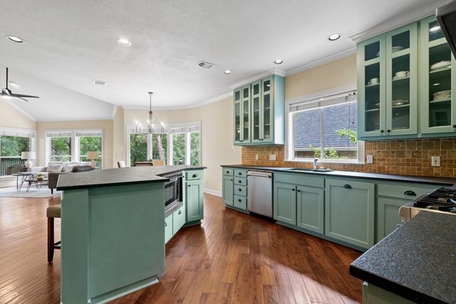 5302 N Scout Island CIR, Austin, TX 78731