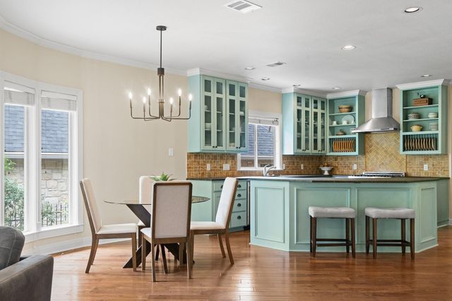 5302 N Scout Island CIR, Austin, TX 78731