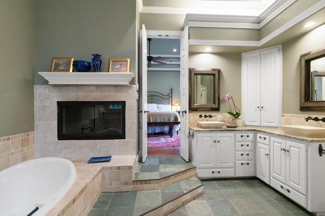 5302 N Scout Island CIR, Austin, TX 78731