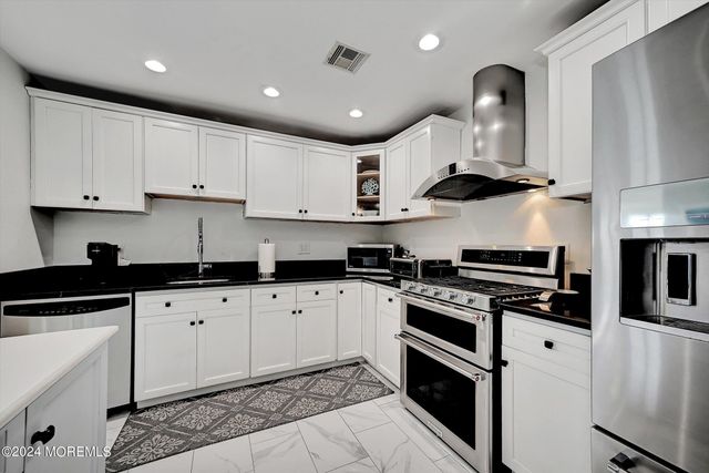 27 Antiqua Avenue, Toms River, NJ 08753