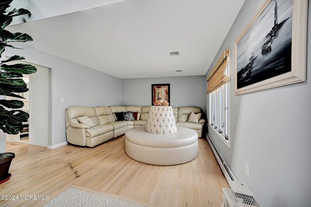 27 Antiqua Avenue, Toms River, NJ 08753