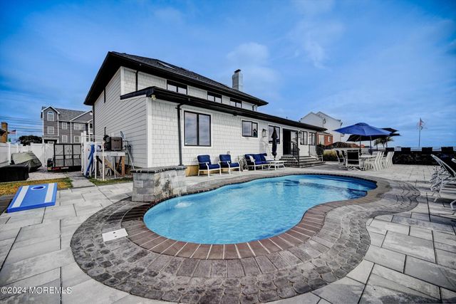 27 Antiqua Avenue, Toms River, NJ 08753