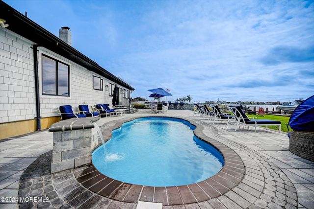 27 Antiqua Avenue, Toms River, NJ 08753