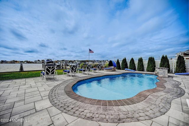 27 Antiqua Avenue, Toms River, NJ 08753