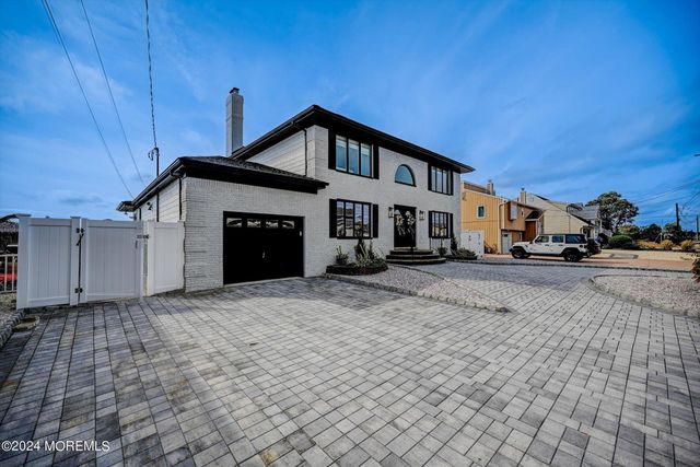 27 Antiqua Avenue, Toms River, NJ 08753