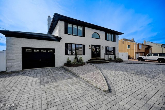 27 Antiqua Avenue, Toms River, NJ 08753