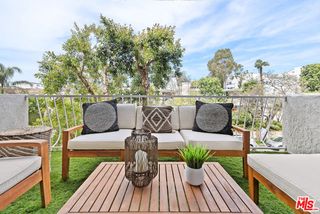 11918 Kiowa Avenue 201, Los Angeles, CA 90049