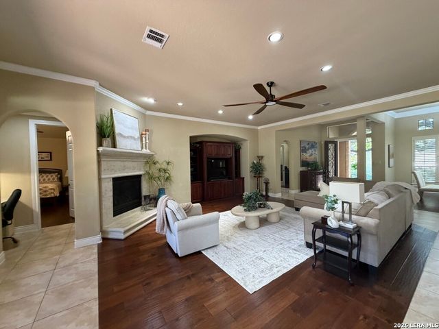 402 Cameron Cir, San Antonio, TX 78258