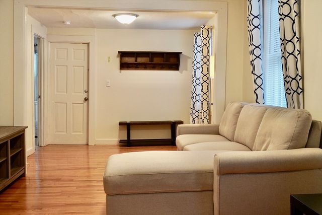 27 Turner St 1, Salem, MA 01970