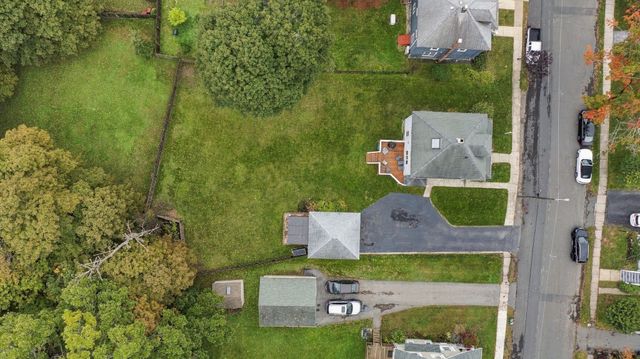76 Haseltine St, Haverhill, MA 01835