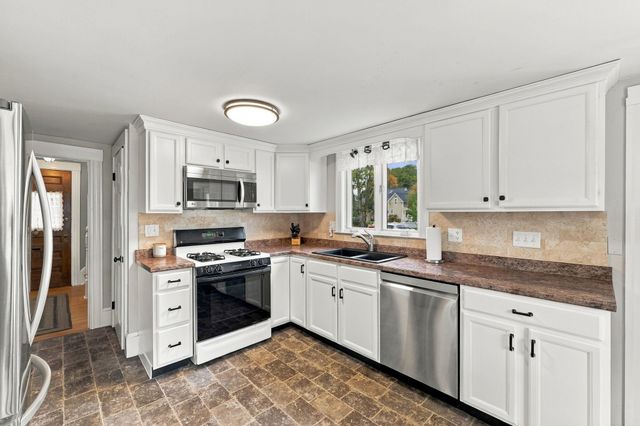 76 Haseltine St, Haverhill, MA 01835