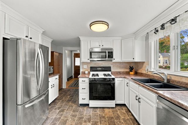 76 Haseltine St, Haverhill, MA 01835
