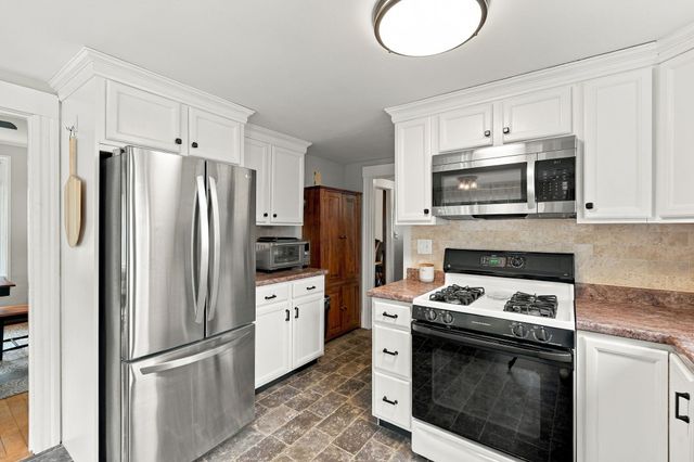 76 Haseltine St, Haverhill, MA 01835
