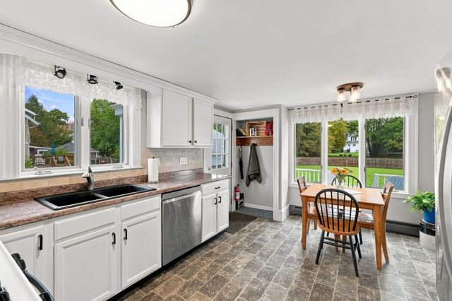 76 Haseltine St, Haverhill, MA 01835