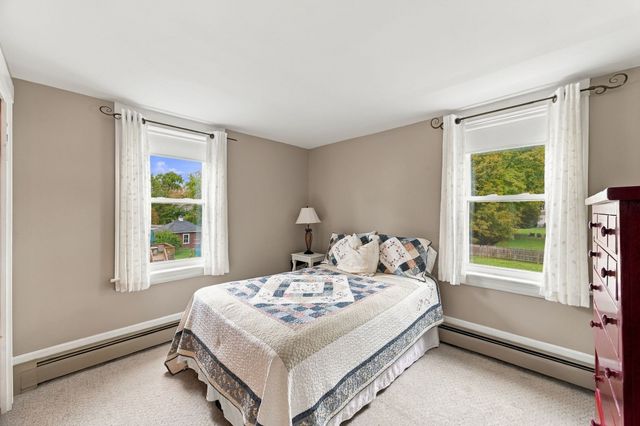 76 Haseltine St, Haverhill, MA 01835
