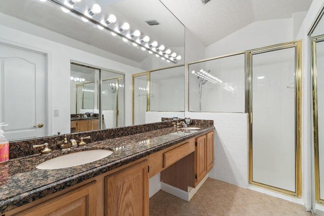 11 Admirals Court, Palm Beach Gardens, FL 33418