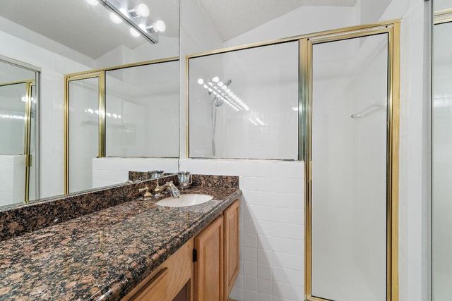 11 Admirals Court, Palm Beach Gardens, FL 33418