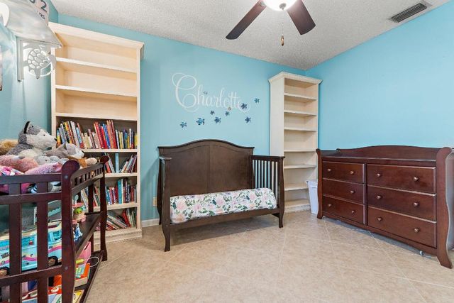 11 Admirals Court, Palm Beach Gardens, FL 33418