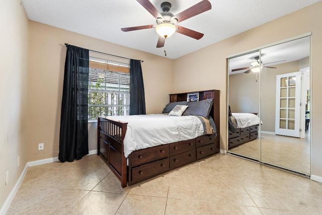 11 Admirals Court, Palm Beach Gardens, FL 33418