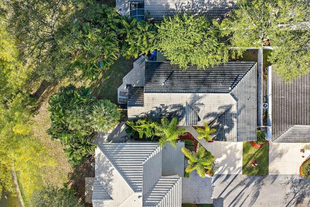 11 Admirals Court, Palm Beach Gardens, FL 33418