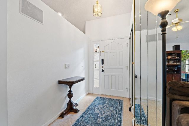 11 Admirals Court, Palm Beach Gardens, FL 33418