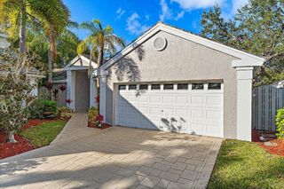 11 Admirals Court, Palm Beach Gardens, FL 33418