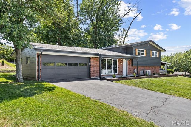 1112 Trieste Drive, St Louis, MO 63146