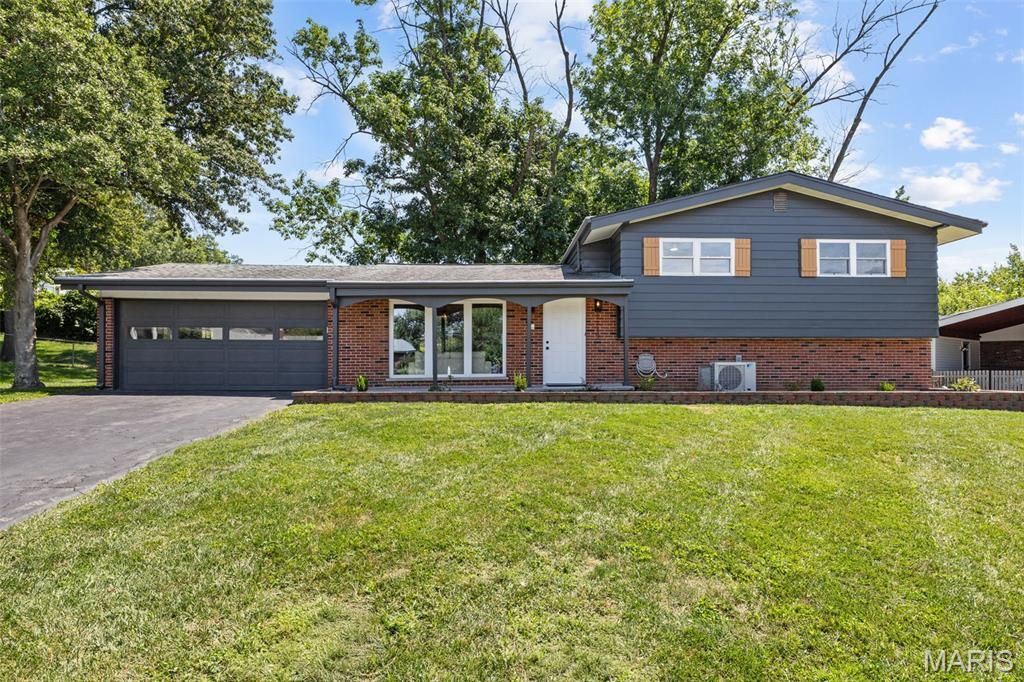 1112 Trieste Drive, St Louis, MO 63146