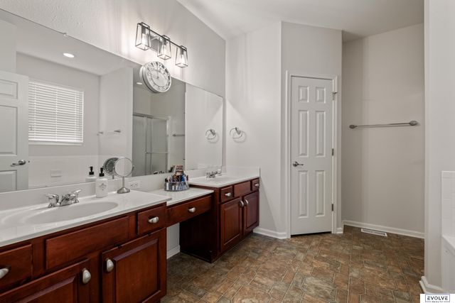 8520 S 159th Street, Omaha, NE 68136