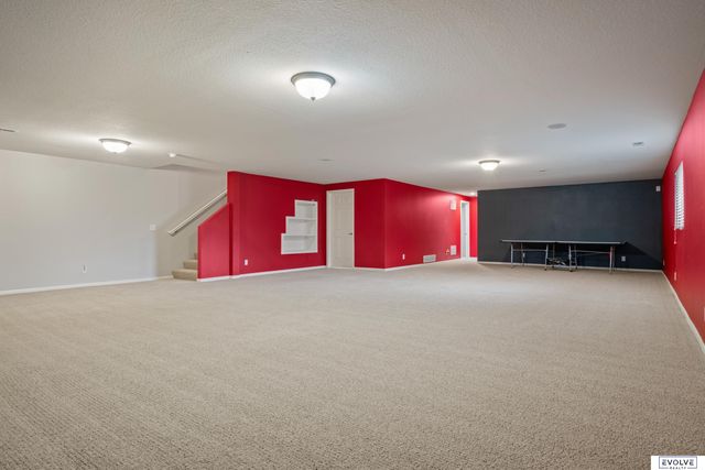 8520 S 159th Street, Omaha, NE 68136