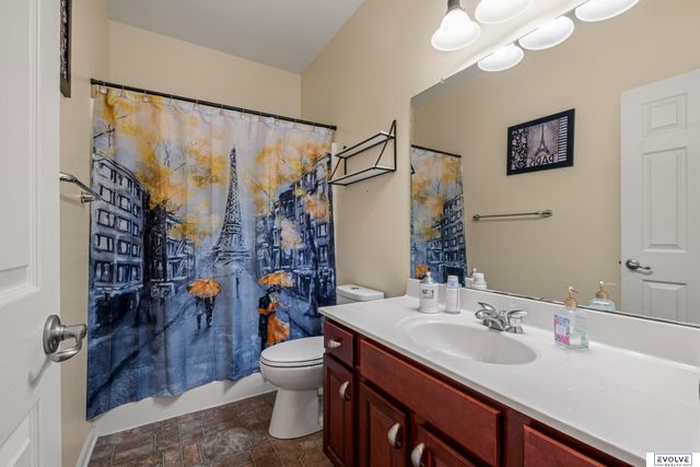 8520 S 159th Street, Omaha, NE 68136