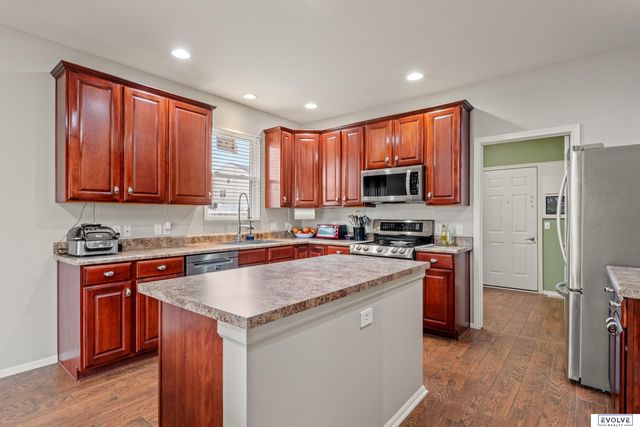 8520 S 159th Street, Omaha, NE 68136