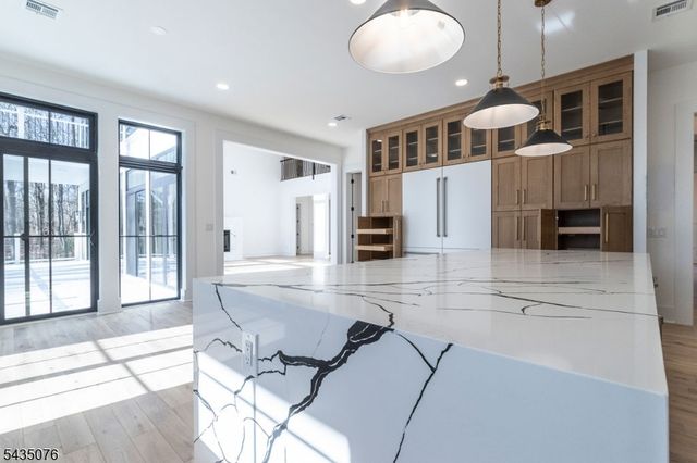 264 Ridge Rd, Watchung Boro, NJ 07069