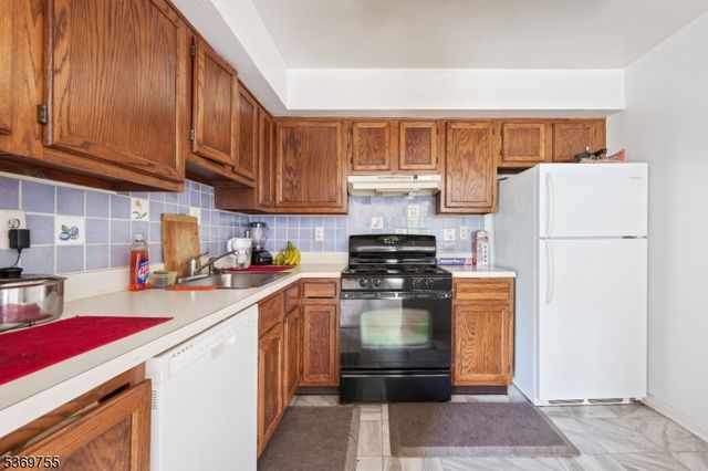 306 Trinity Ct 12, West Windsor Twp., NJ 08540