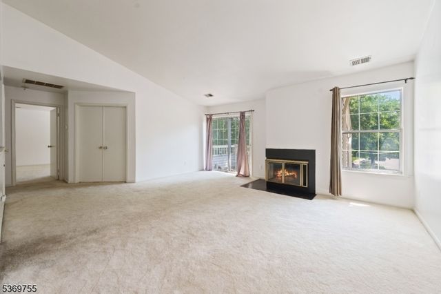 306 Trinity Ct 12, West Windsor Twp., NJ 08540