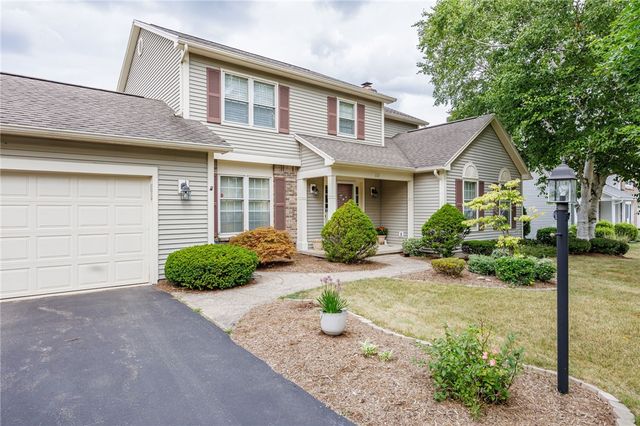 132 Caversham Woods, Pittsford, NY 14534