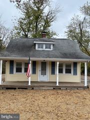 37 FERRY RD, Fredericksburg, VA 22405
