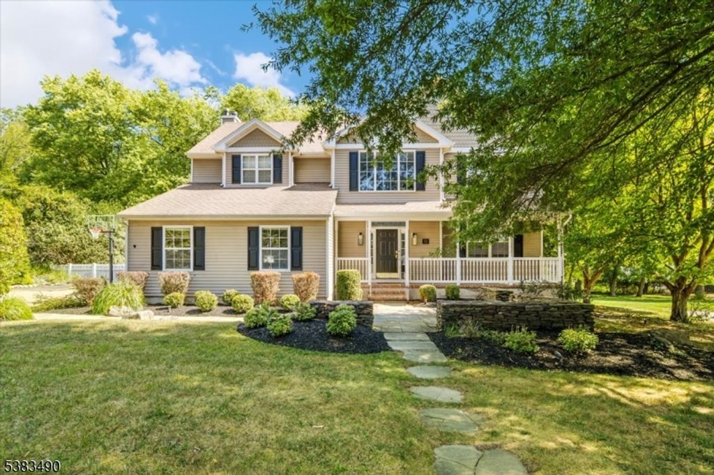 18 Country Meadows Ln, Boonton Town, NJ 07005