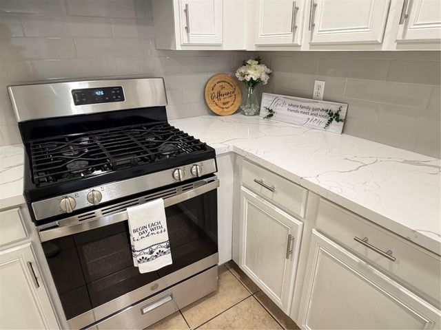 5239 Sugar Bush Drive, Houston, TX 77048