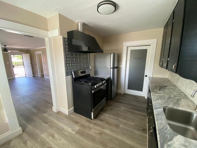 112 Almond Ave, Modesto, CA 95354