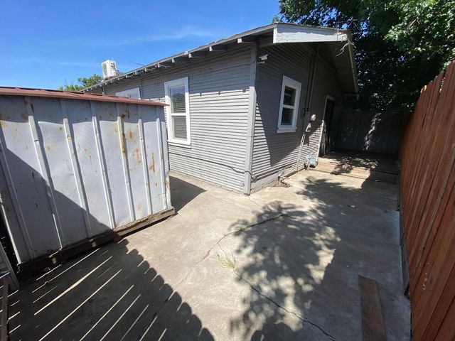 112 Almond Ave, Modesto, CA 95354