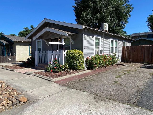 112 Almond Ave, Modesto, CA 95354