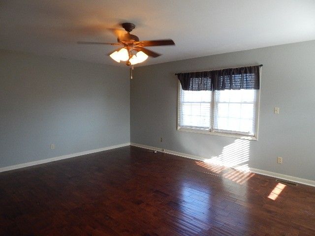 206 Chapel Dr, Mcminnville, TN 37110