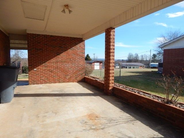 206 Chapel Dr, Mcminnville, TN 37110