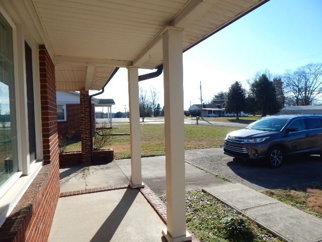 206 Chapel Dr, Mcminnville, TN 37110