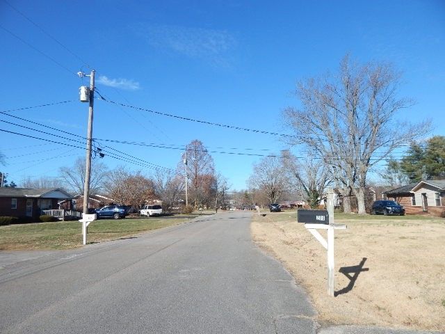 206 Chapel Dr, Mcminnville, TN 37110