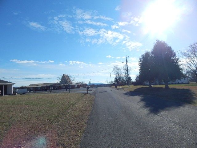 206 Chapel Dr, Mcminnville, TN 37110