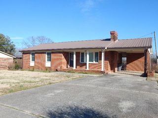 206 Chapel Dr, Mcminnville, TN 37110